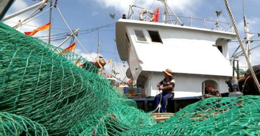 Armada Kapal Ikan Raksasa China Habisi Pasok Ikan Dunia