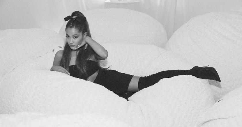 Gaya Rambut Kuncir Ekor Kuda Kim Kardashian dan Putrinya Tiru Ariana Grande