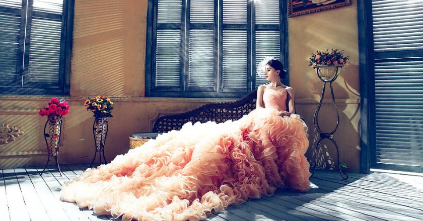 Kreatif! Petani Ini Buat Gaun Pengantinnya dari Kantong Semen