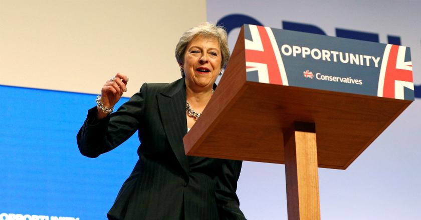 'Dancing Queen' ala PM Inggris Ini Mendadak Viral, Gaya Banget