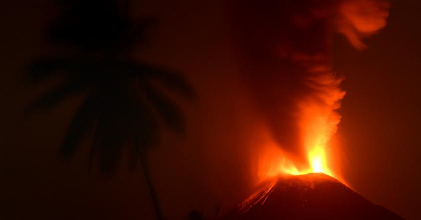 Berstatus Siaga, Gunung Soputan Masih Alami Erupsi