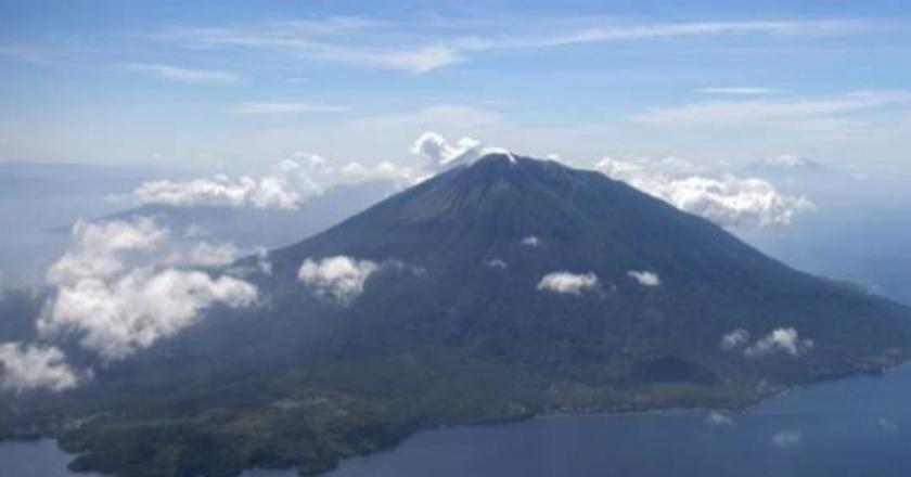 Waspada Level II, Pagi Ini Gunung Gamalama Mengeluarkan Asap Putih