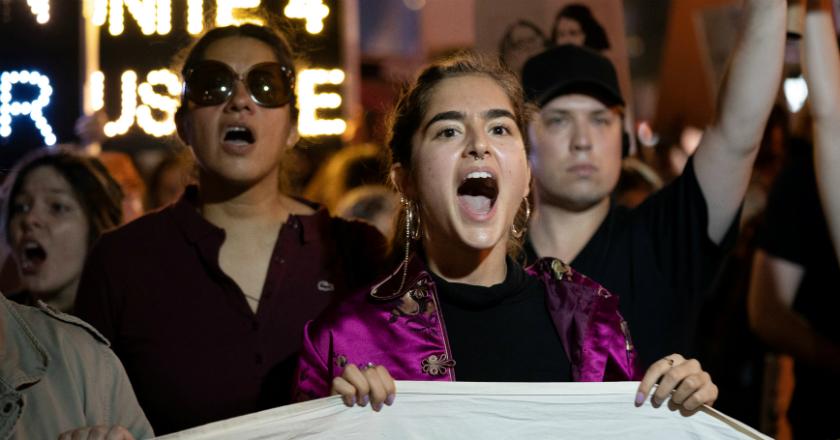 Viral, Pria Ini Tendang Pengunjuk Rasa Wanita yang Suarakan Anti Aborsi