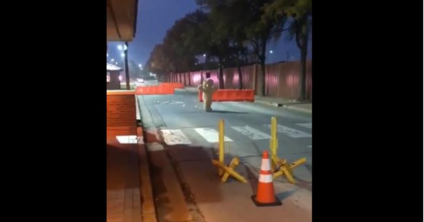Viral, Boneka Beruang Raksasa Terobos Gerbang Keamanan Pangkalan AU Texas