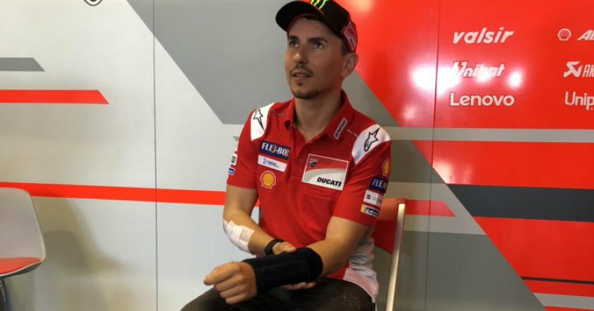 Detik-detik Lorenzo Terpental hingga Putuskan Mundur dari GP Thailand