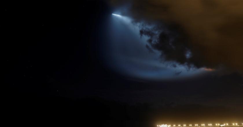 Kali Pertama Hiasi Langit AS, Begini Penampakan Roket Falcon 9