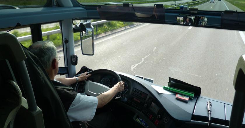 Sopir Bus Ini Bikin Lelucon Konyol, Hasilnya Ya Sial