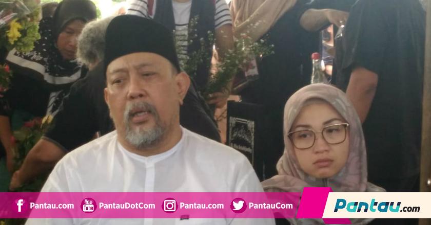 Kenang Sosok Istri Tercinta, Indro 'Warkop' Berurai Air Mata
