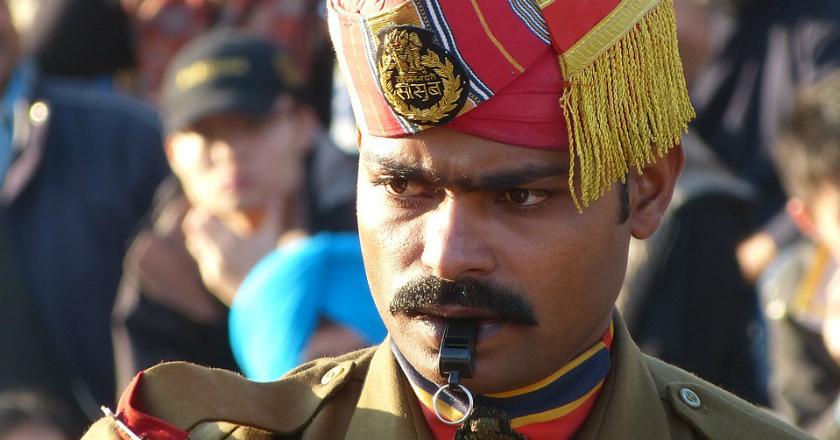 Gerilyawan dan Polisi Terlibat Baku Tembak di India Utara