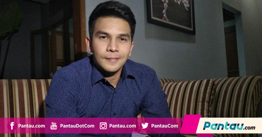 Meski Syuting Stripping, Jonathan Frizzy Tak Lupa Lakukan Ini untuk Ketiga Anaknya