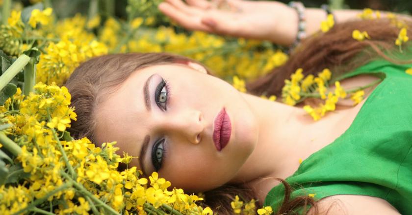 Tak Sekedar Tren, Softlens 'Senjata Rahasia' Maksimalkan Make Up