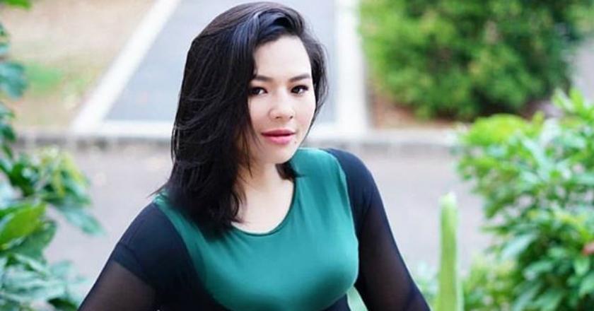 Ikuti Cara Eriska Rein Redakan Pegal Tanpa Pijat