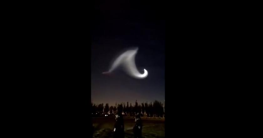 Ada Cahaya Misterius Terpampang di Langit China
