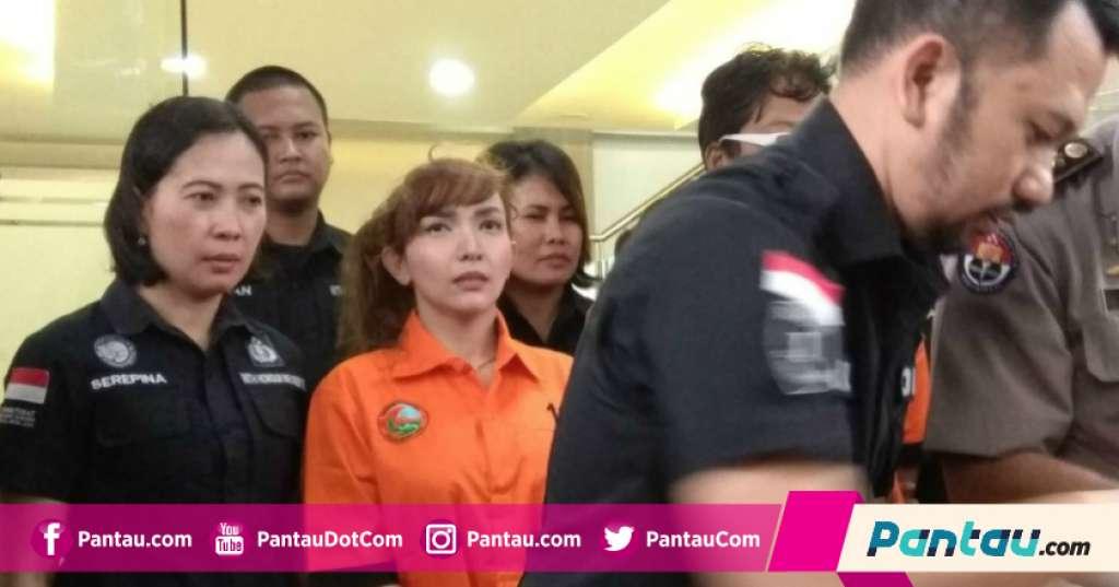 Roro Fitria Tunggu Izin Keluar Lapas untuk Makamkan Ibunda