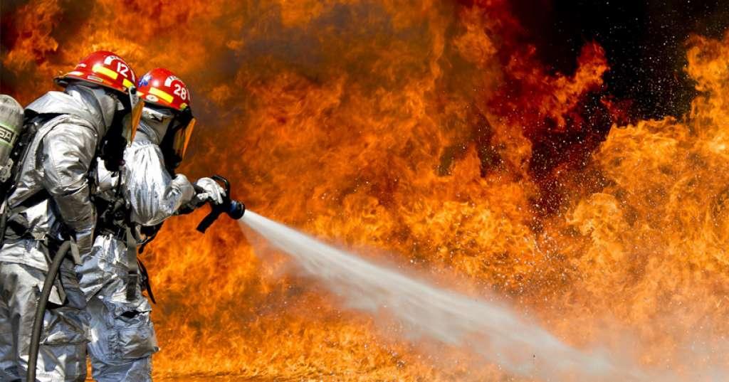 Gudang Sampah Plastik Kimia Dilahap Si Jago Merah, Italia Terpapar Racun Karsinogenik