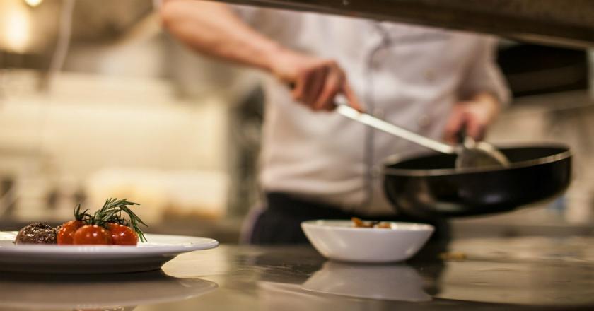 Hanya dengan Membantu Istri Memasak, Rumah Tangga Bisa Lebih Harmonis Lho...