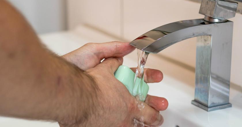 Pemerintah akan Tutup Warung Makan Jika Tak Sediakan Tempat Mencuci Tangan