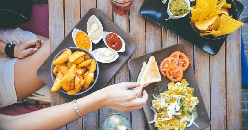 Pemerintah Lebih Fokus Sertifikasi Halal untuk Makanan