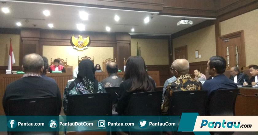 Hakim Curiga Keponakan Setnov Bohong Soal Aliran Dana e-KTP