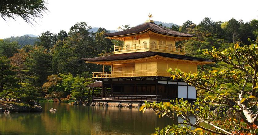 Nirwana Piton Raksasa di Kuil Budha Myanmar, Sumber Doa Berakar Mitos