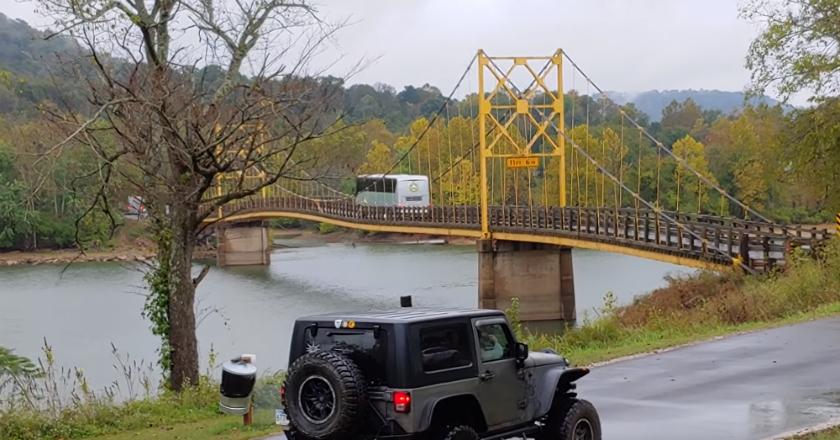 Coba Tengok Jembatan Gantung Beaver Bersejarah Ini, Ada yang Aneh
