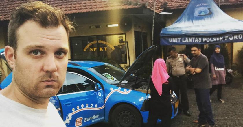 Viral! Ingin Jelajahi Dunia, Mobil Listrik Bule Ini Malah Mogok di Sidoarjo