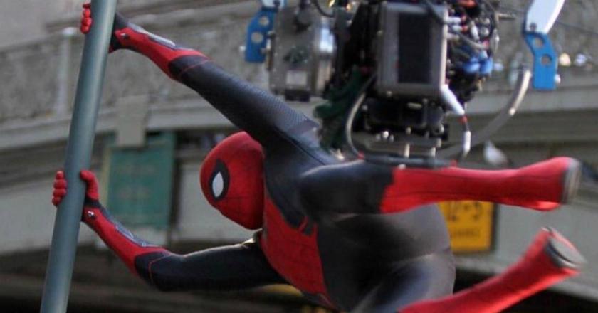 Tom Holland Pamer Kostum Spider-Man Terbaru