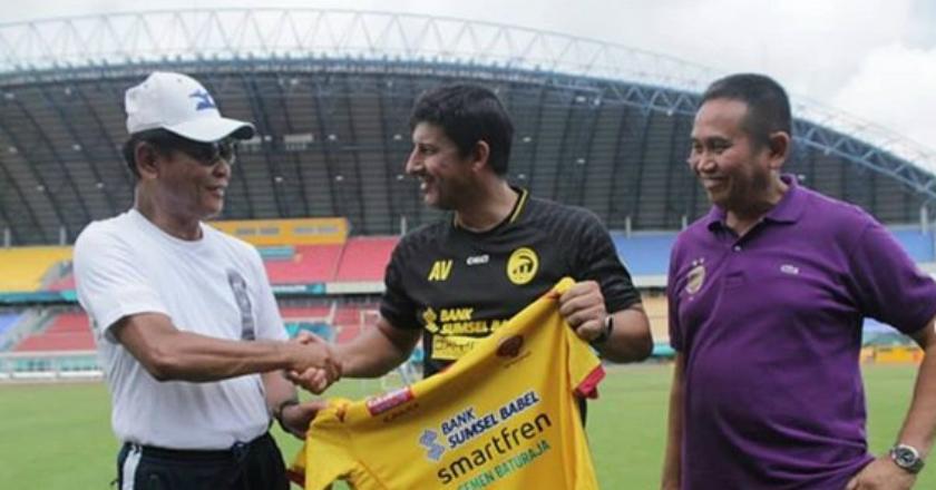 Gantikan Subangkit, Alfredo Vera Resmi Tukangi Sriwijaya FC