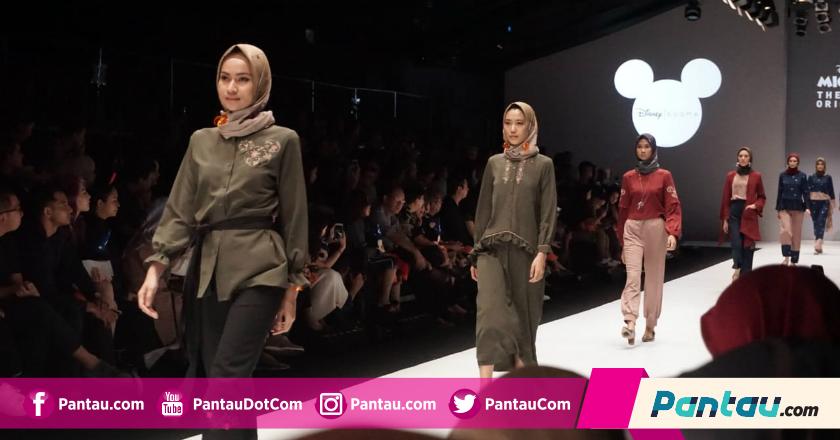 Unik, Busana Mickey Mouse di 'Jakarta Fashion Week 2019' Tampak Elegan
