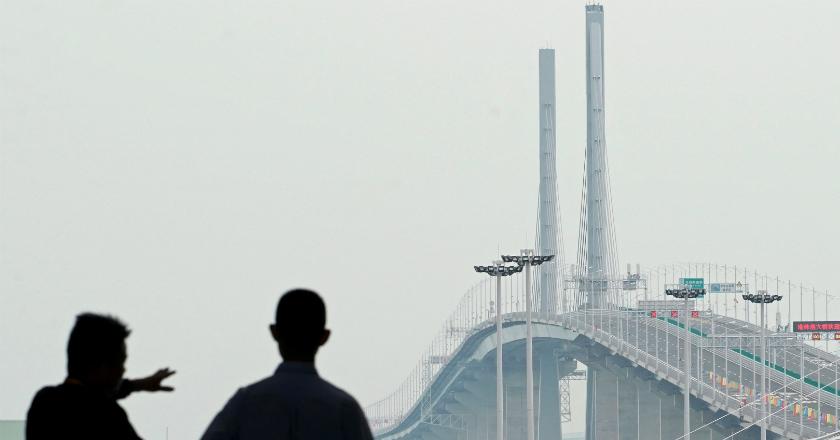 Presiden China Resmikan Jembatan Laut Terpanjang di Dunia