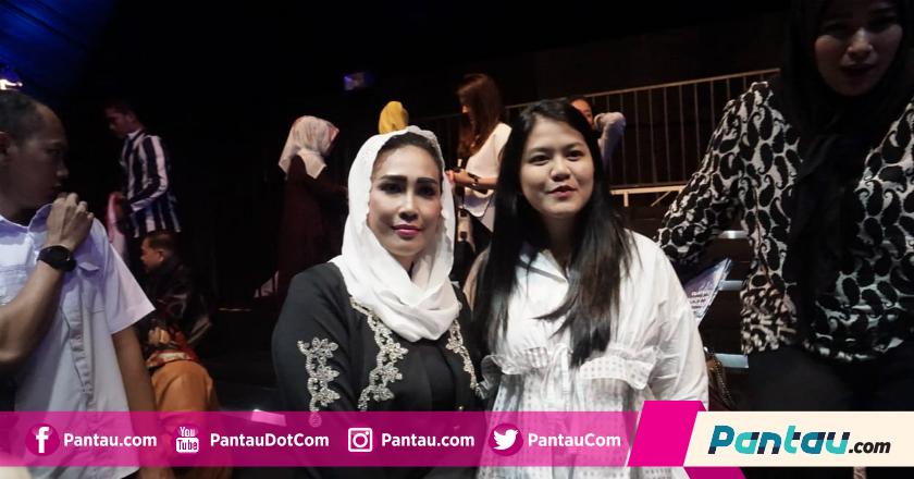 Tak Ngerti Fashion, Kahiyang Ayu Hadiri Jakarta Fashion Week