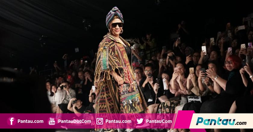 Ini Imbalan yang Dibayarkan Anne Avante untuk Bujuk Menteri Susi Berlenggak-lenggok di JFW 2019