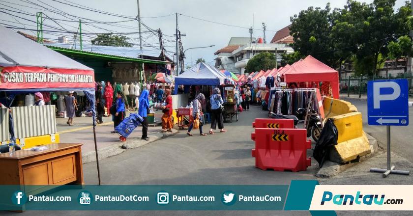Pantau Foto: Mengintip Jalan Jatibaru yang Semrawut Dipenuhi PKL