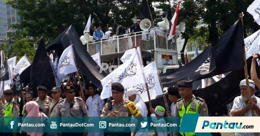 Massa Aksi Bela Tauhid Mulai Padati Area Patung Kuda