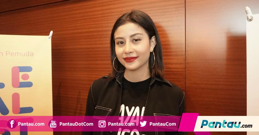 Jadi Relawan di Palu dan Donggala, Awkarin Bohongi Anak-anak Korban Bencana Alam