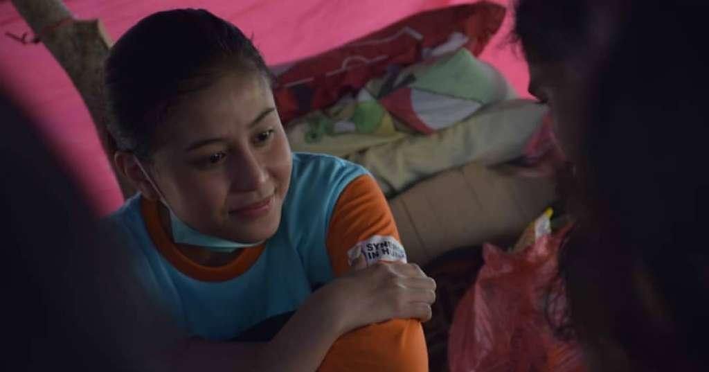 Tangis Awkarin 'Pecah' Kala Mengingat Nasib Korban Gempa dan Tsunami di Sulawesi Utara