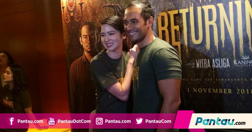 Baru Kenal, Laura Basuki Tak Canggung Beradegan Ranjang dengan Ario Bayu