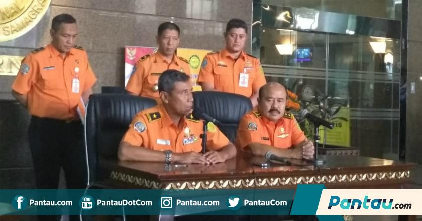 Basarnas: Sebagian Besar Korban Masih di Dalam Pesawat