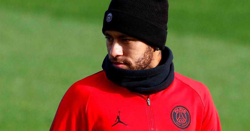 Umpatan Neymar Usai Dilempari Botol oleh Suporter Marseille