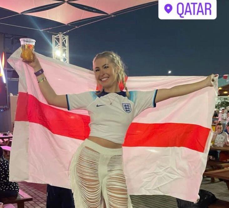 Saat Nonton Piala Dunia 2022, Bintang Porno Dikritik karena Bajunya Berisiko