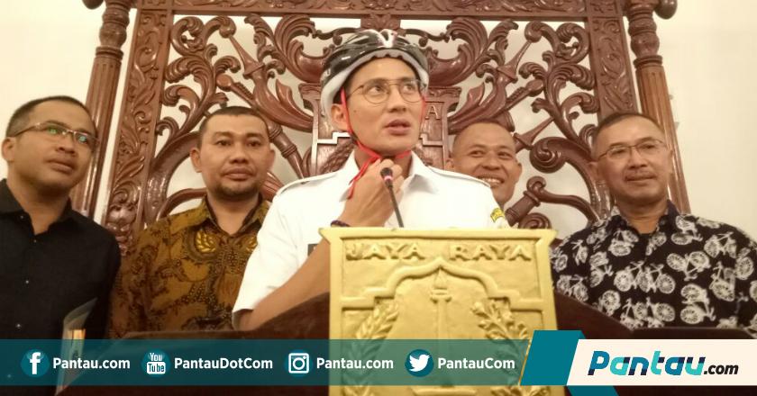Sporty Abis! Begini Gaya Sandiaga Saat Tetapkan Hari Jumat sebagai Hari Bersepeda