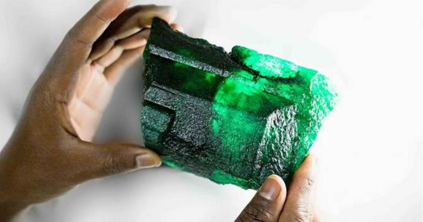 Zamrud Langka Dengan 5,655 Karat Ditemukan di Zambia