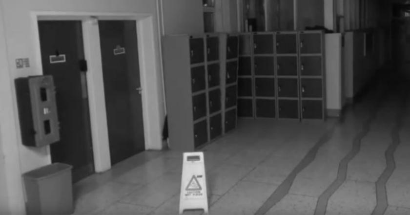 Hanya Penampakan Lorong Sekolah di Irlandia, tapi CCTV Menangkap Hal Lain