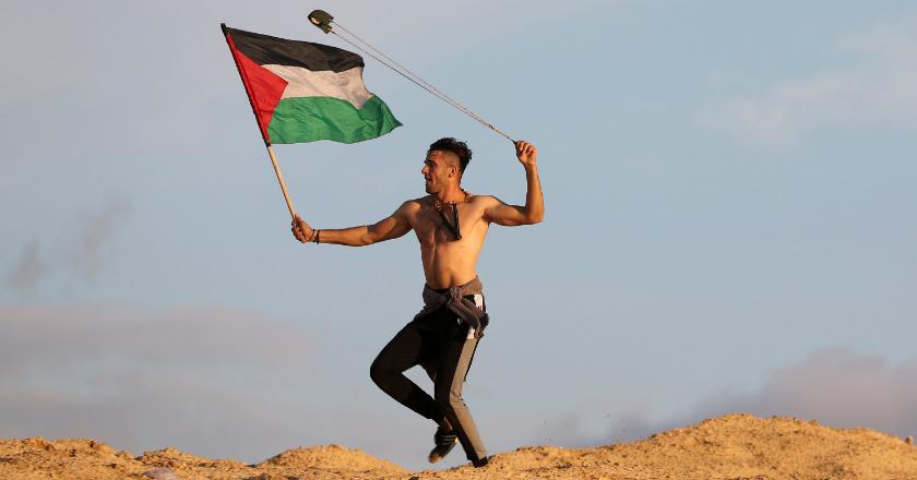 Dia A'ed Abu Amro, Pejuang Palestina yang Bertelanjang Dada dan Berketapel