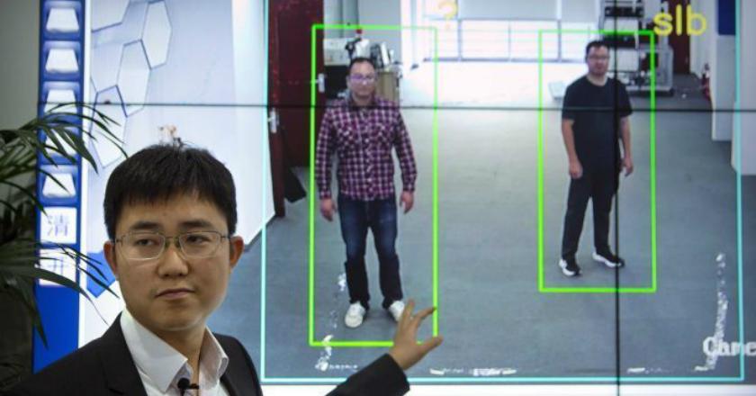 Wow, China Berlakukan Sistem Pengawasan Berbasis Pengenalan Gaya Berjalan