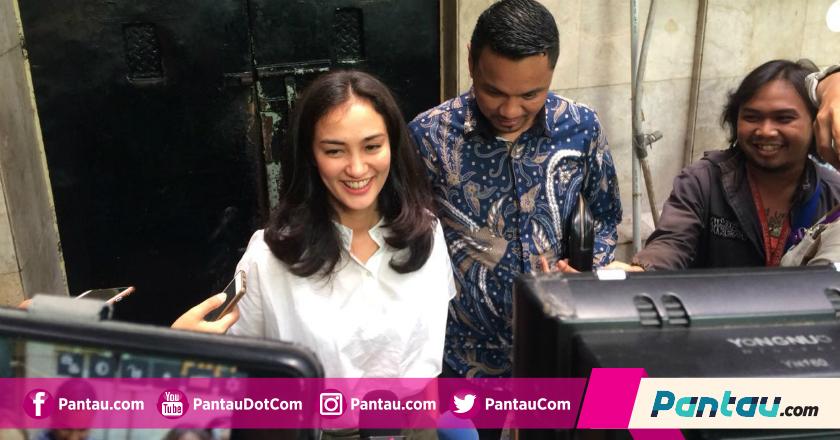 Atiqah Hasiholan Siap Jadi Jaminan Tahanan Kota Ratna Sarumpaet