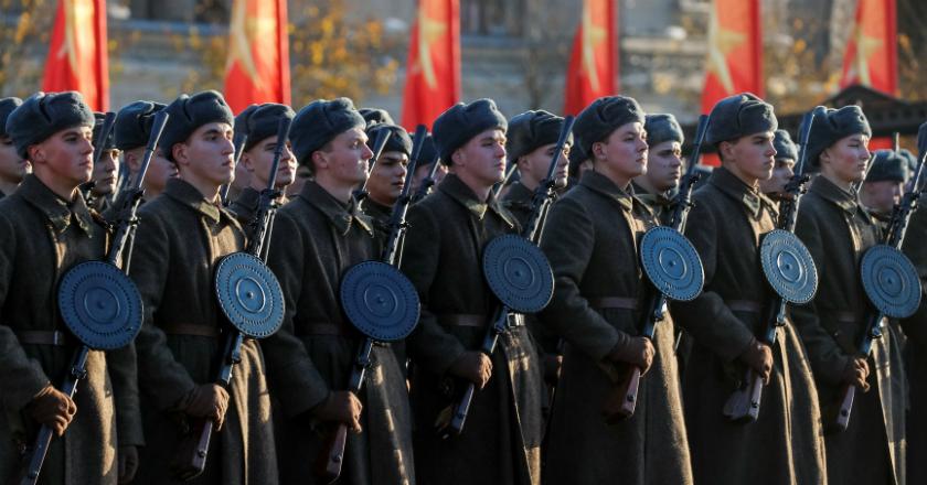 Rusia Mengenang Perang Dunia II dengan Parade Militer