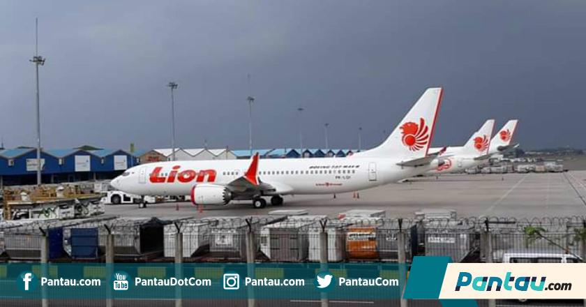 Isak Tangis Warnai Pemakaman Pramugari Lion Air di Padang