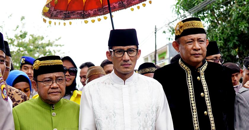Ramai-ramai Bicara Sandiaga Langkahi Makam, Bagaimana Hukumnya?