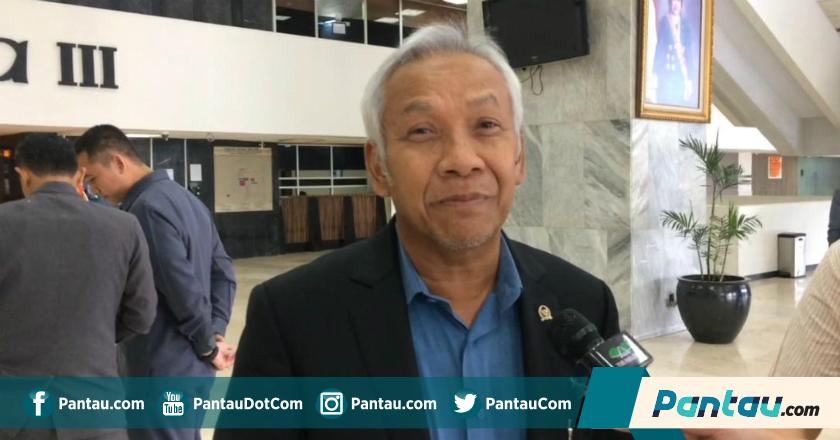 DPR Kritisi Wacana Pemerintah Mewajibkan Mahasiswa Memiliki NPWP